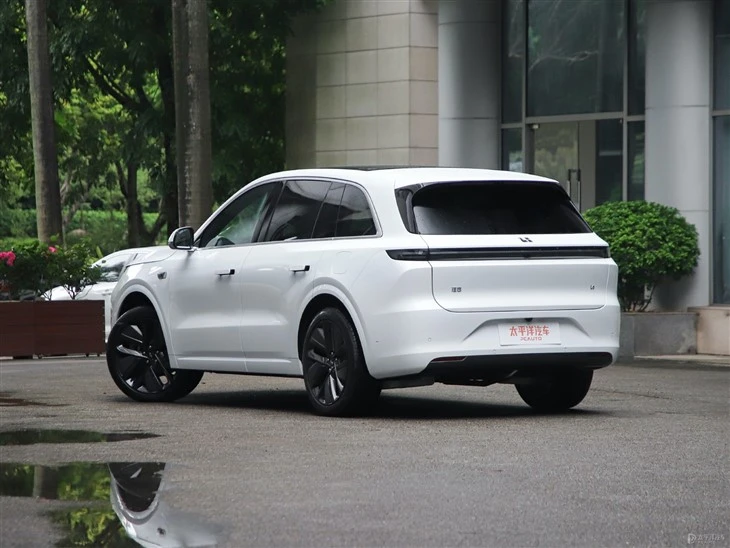 Li L6  5 seater premium large SUV