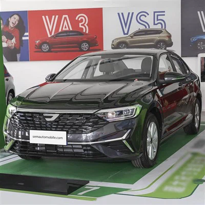 2025 Jetta VA7 среден-седан